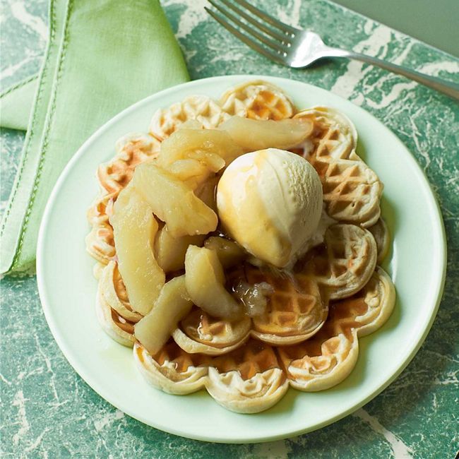 Cinnamon Waffles with Apple & Cream
