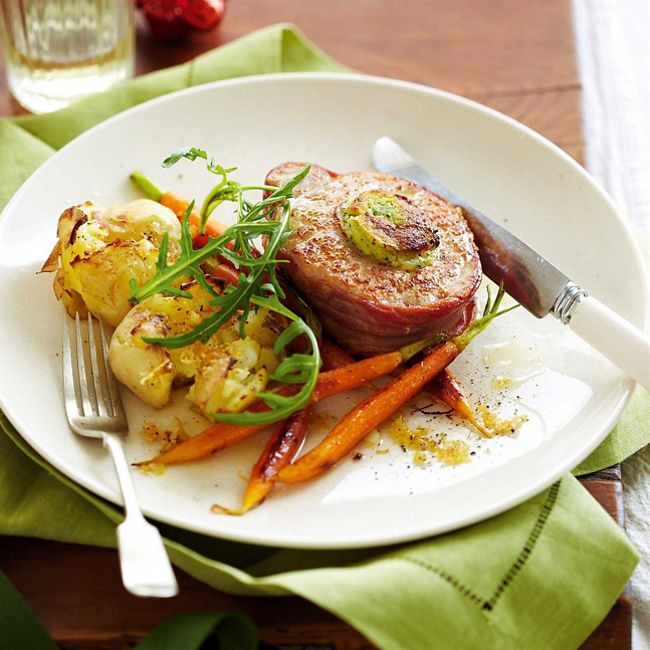 Pork Mignons with Garlic Butter, Paprika Carrots & Crispy Potatoes