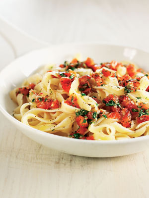 Pasta With Tomato & Basil Sauce