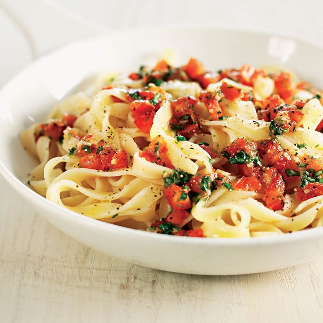 Pasta With Tomato & Basil Sauce