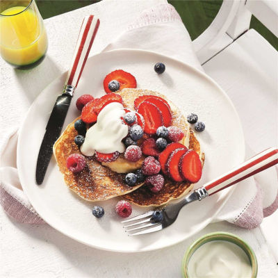 Hot Cakes with Berries & Yoghurt