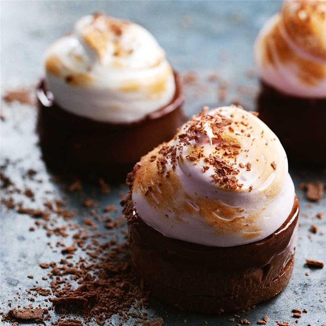 Mini-Chocolate Mousse Meringues