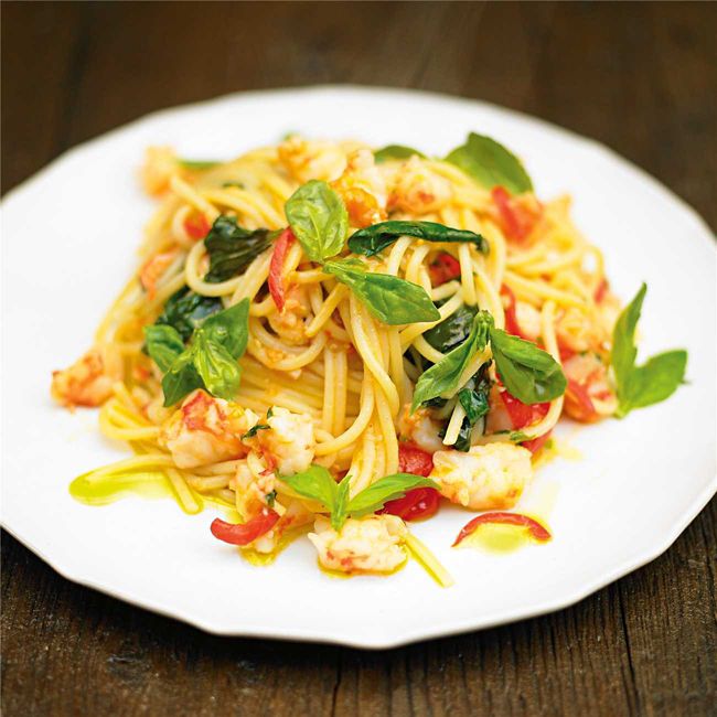 Spaghetti with Pan-Fried Prawns & Tomatoes