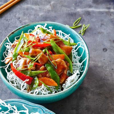 Stir-Fried Chicken on Crispy Noodles