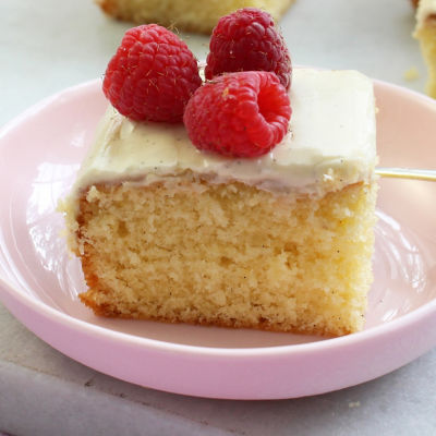Vanilla Cake With Raspberries
