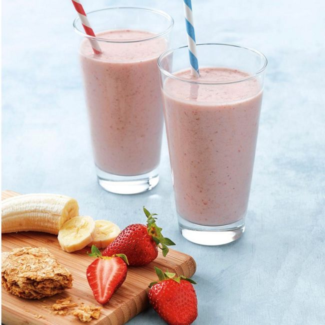 Banana Breakfast Smoothie With Berries
