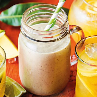 Mango, Banana, Oatmeal & Almond Breakfast Smoothie