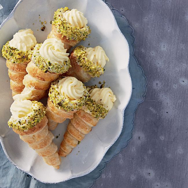 Custard Cream Horns