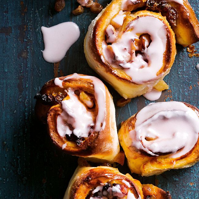 Apple Chelsea Buns