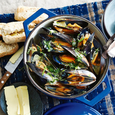 Mussels In Beer With Crusty Bread