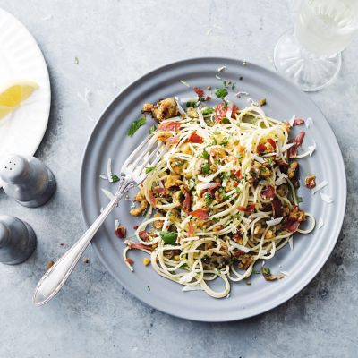 Spaghetti With Garlic Crumbs And Prosciutto
