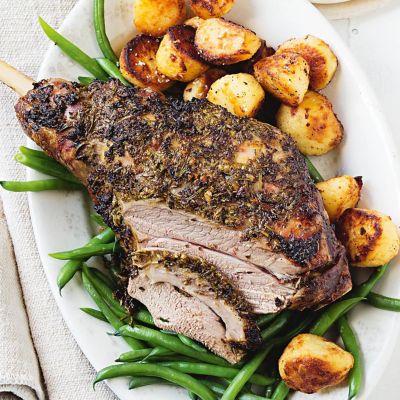 Roast Lamb With Rosemary & Gravy