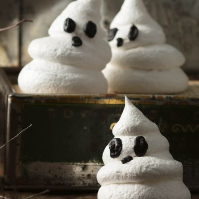 Ghost Meringues