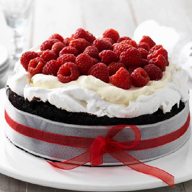 Chocolate Pavlova Cake