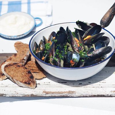 Steamed Mussels & Garlic Cauliflower Mash