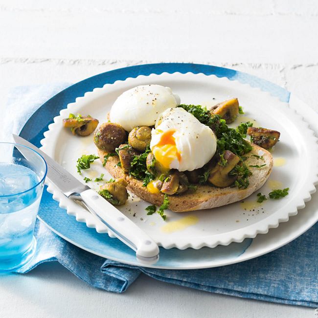 Poached Eggs with Kale & Mushroom