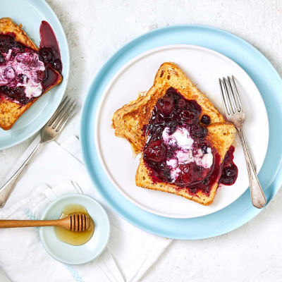 15-Minute French Toast With Berry Compote
