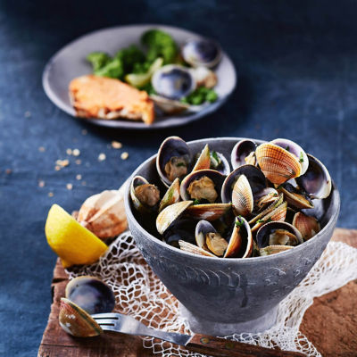 Apple Cider Vongole With Tomato Toast