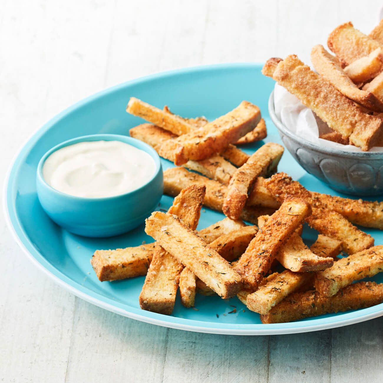 Savoury bread crust chips