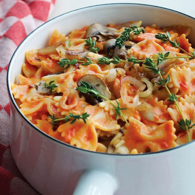 Farfalle Pasta With Chunky Tomato Sauce