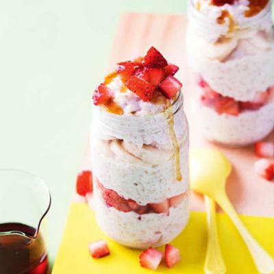 Whole Grain Vanilla Oat Porridge With Berries & Banana