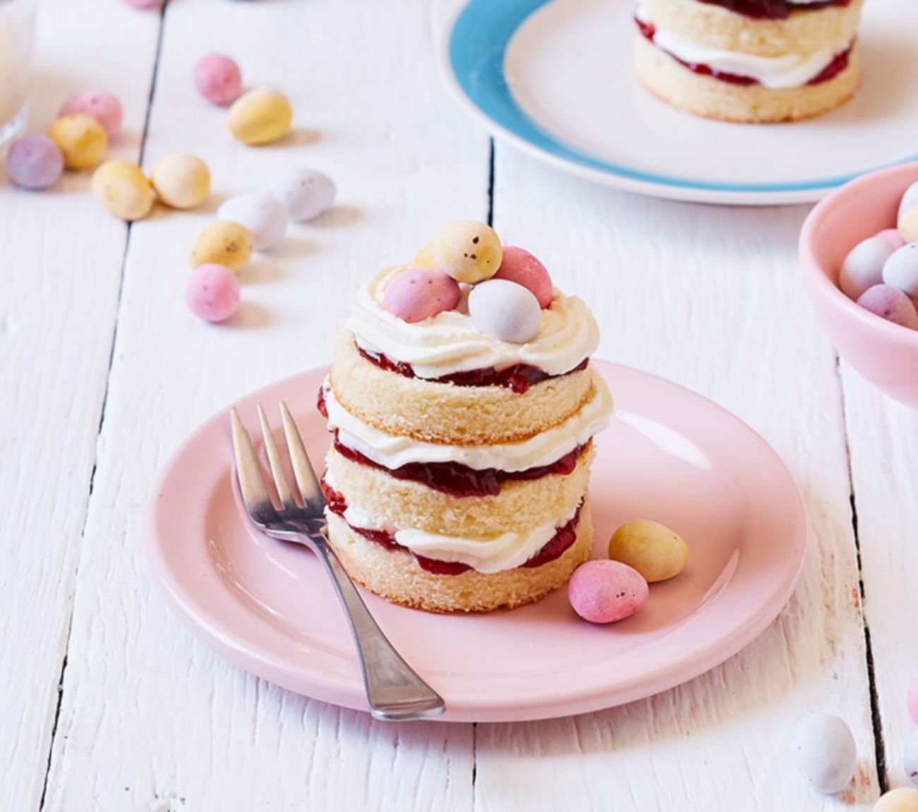 https://foodhub.scene7.com/is/image/woolworthsltdprod/1903-mini-easter-layer-cake:Mobile-1300x1150