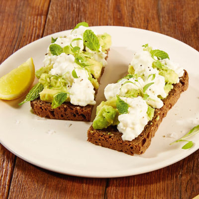 Smashed Avocado and Cottage Cheese Toasts