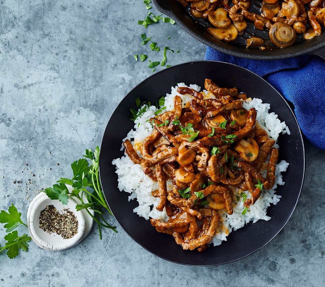 Esitellä 97+ imagen beef stroganoff pasta or rice abzlocal fi