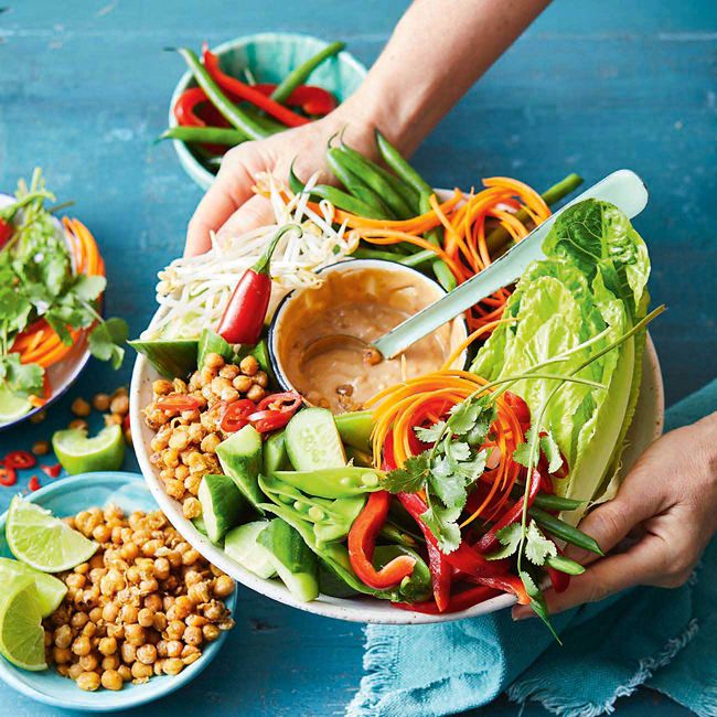 Crispy Chickpeas & Veg With Peanut Sauce