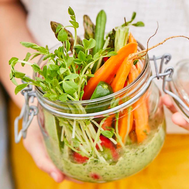Herbed Avocado Hummus With Crunchy Veggies