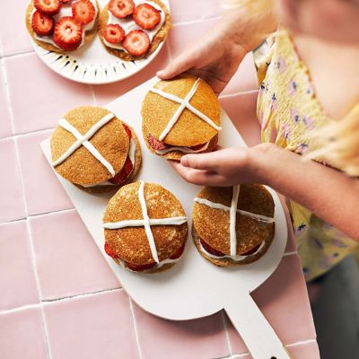 Hot Cross Bun Pancake Stacks