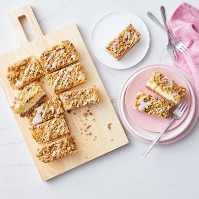 Carrot Cake Crumble Cheesecake Bars