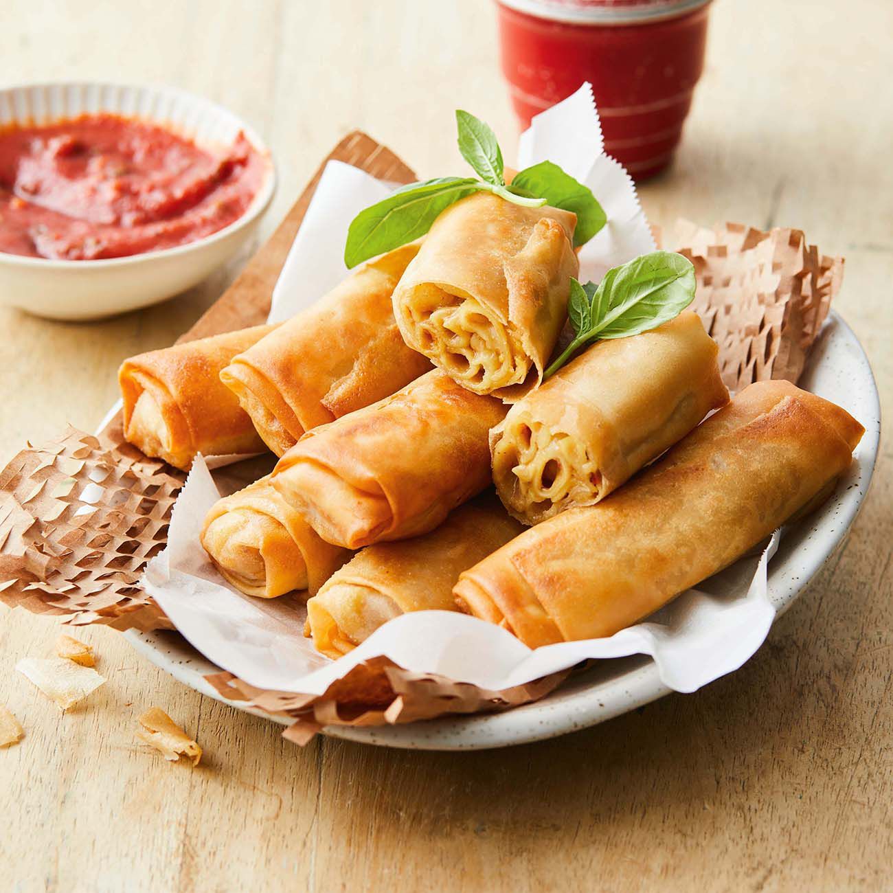 Vegan mac & cheese spring rolls