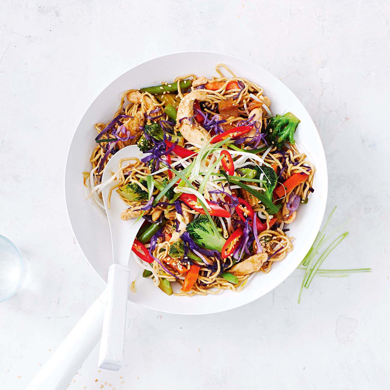 Chicken rainbow veg chow mein