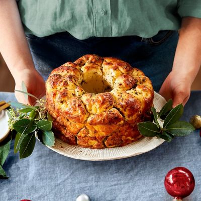 Sage And Thyme Roasted Garlic Bread Wreath