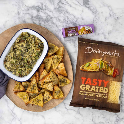 Baked Cheesy Spinach Dip With Garlic Pita Breads