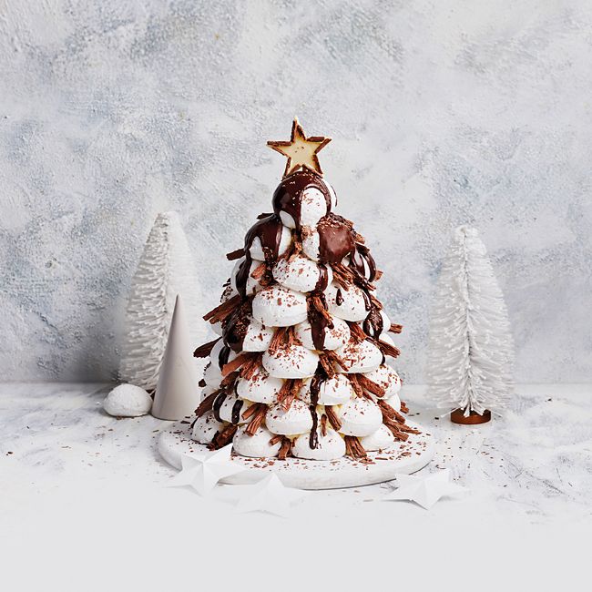 Meringue Christmas Tree With Flake Bars