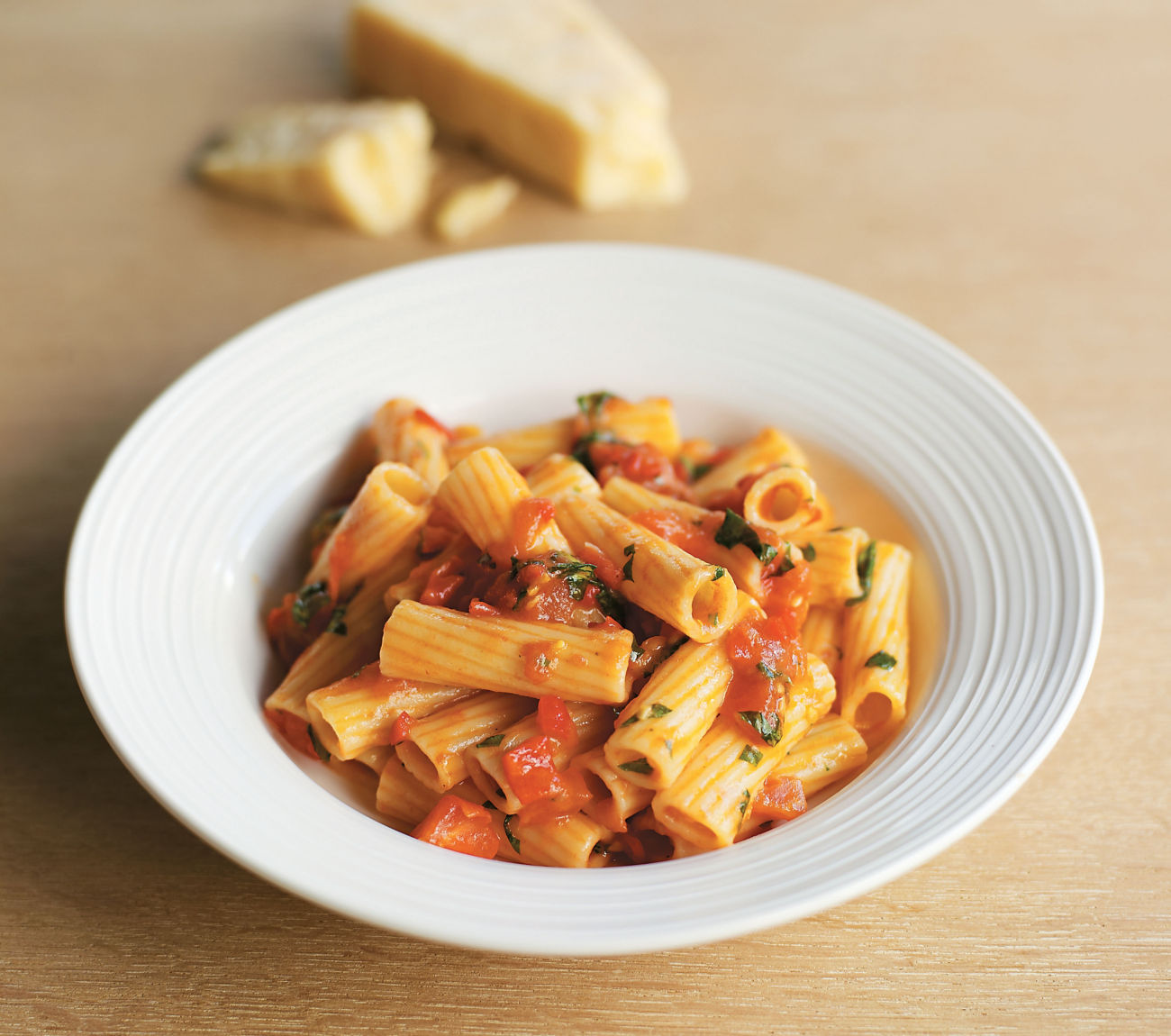 Rigatoni With Fresh Tomato, Chilli, Garlic & Basil Recipe | Woolworths