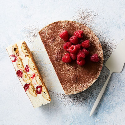 Tiramisu cheesecake with raspberries