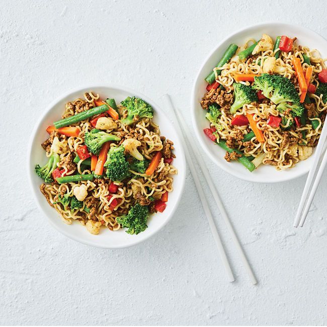 Beef chow mein with broccoli