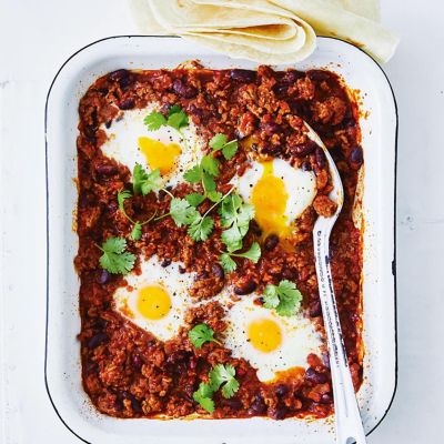 Chilli con carne with eggs