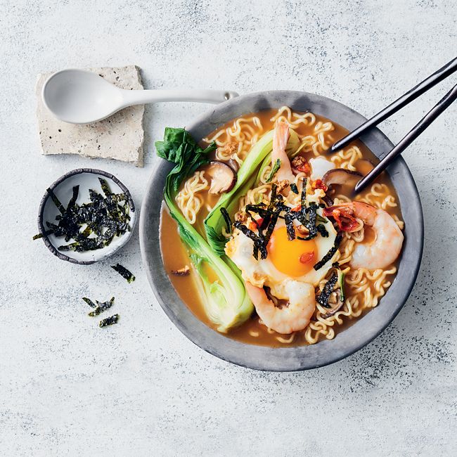 Ramen noodle soup With the lot