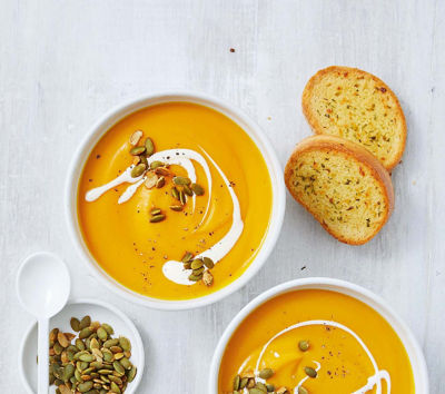Speedy pumpkin soup with smoky pepitas