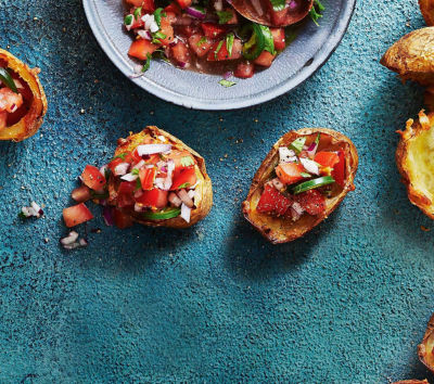 Spicy potato skins with salsa