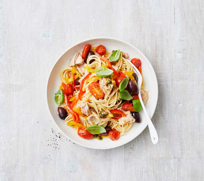 Tuna pasta with tomatoes, olives and capers