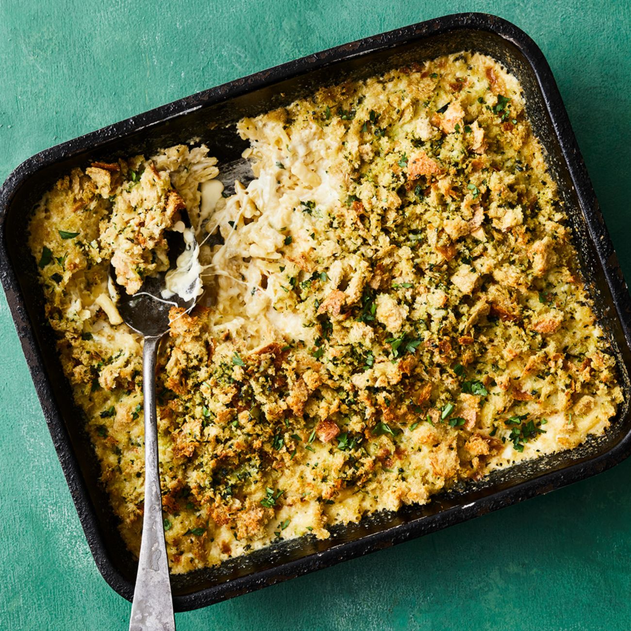 Mac and cheese traybake