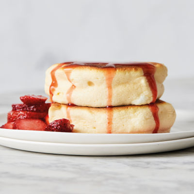 Japanese Souffle Pancakes With Strawberries