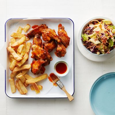 Chicken Wings With Chips & Tangy Hot Sauce