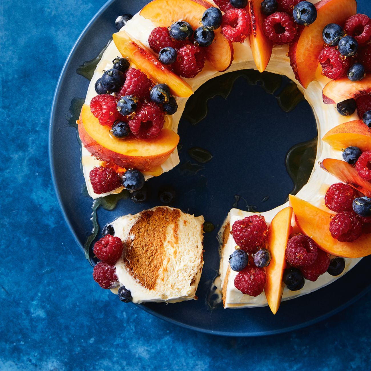 Easy gingernut wreath cake