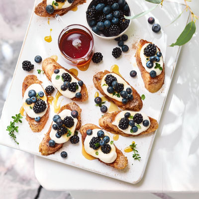 Mini French Toasts With Berries